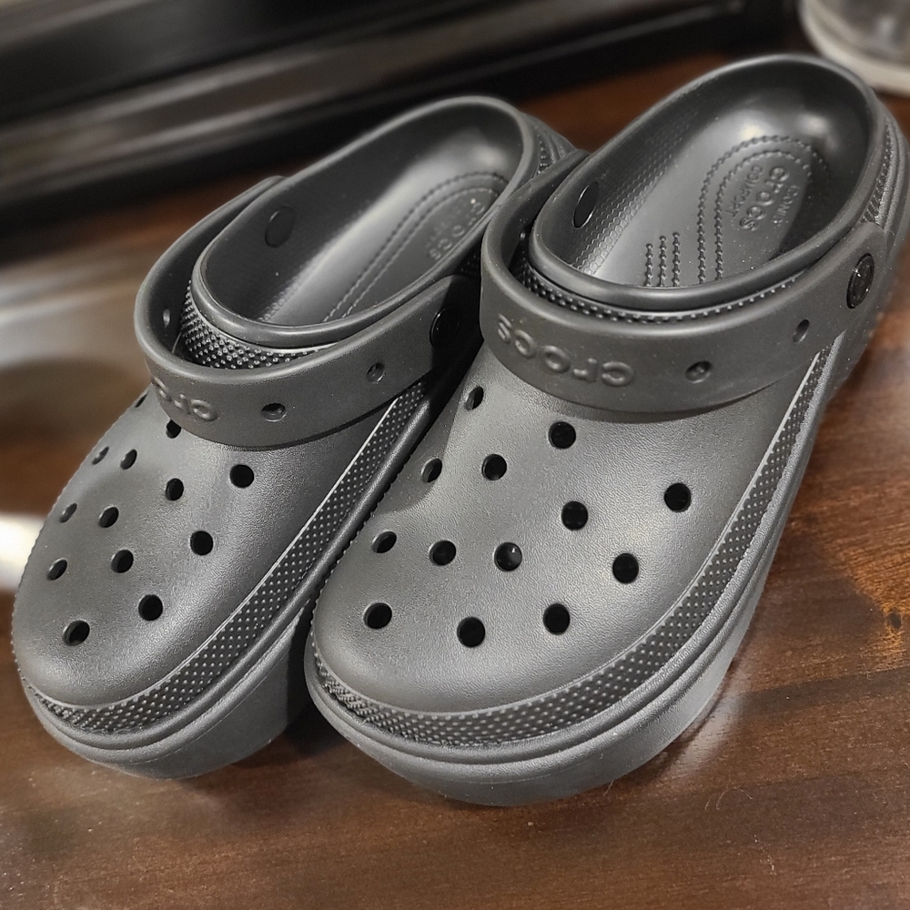 Platform Crocs - Picture 2 of 4